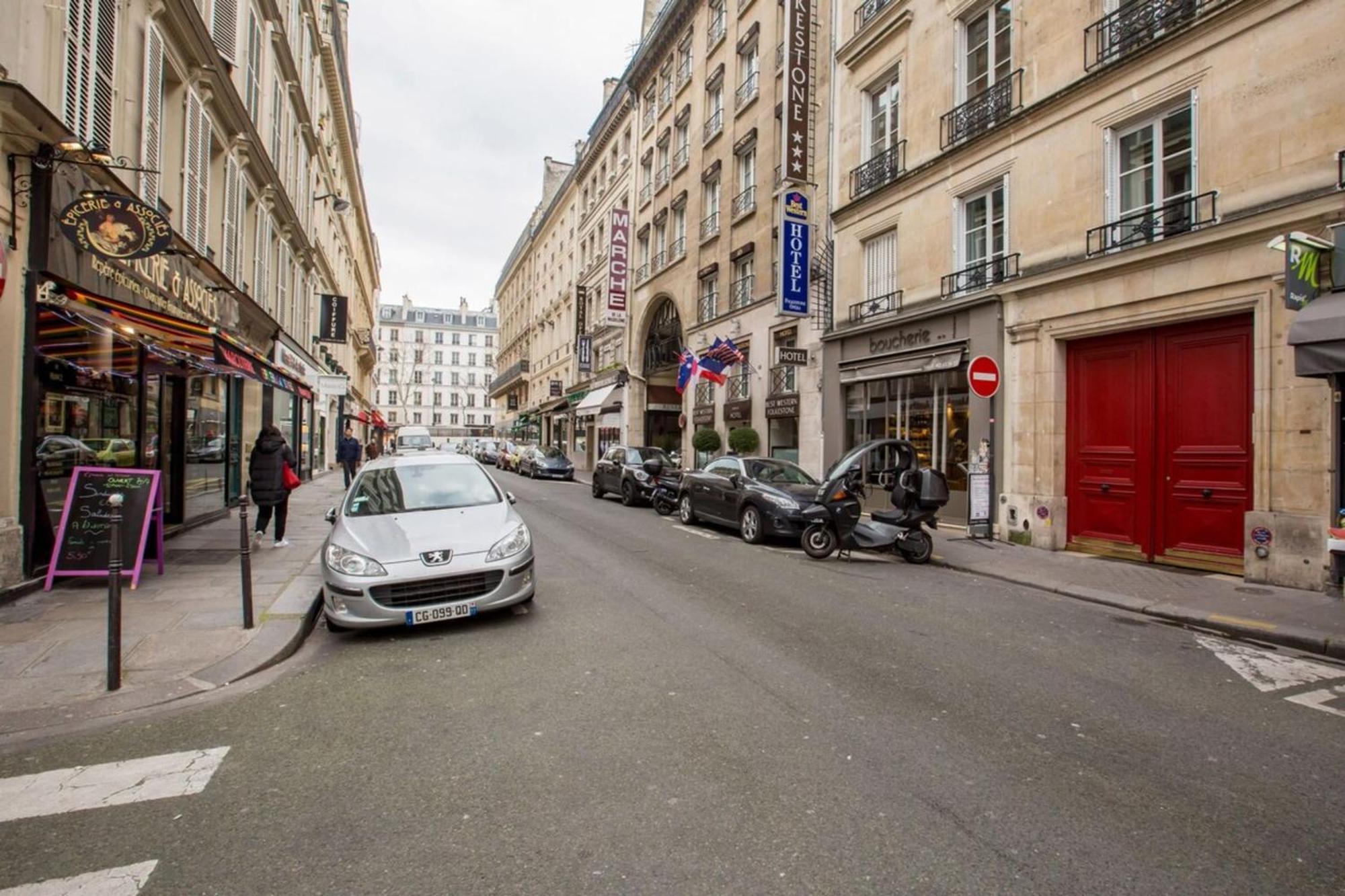 Luminous 1 Bedroom A Madeleine Paris